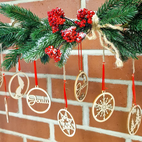 Puiset kuusenkoristeet