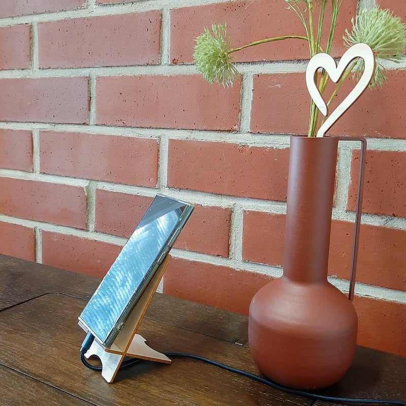 Puhelinteline koivuvanerista.