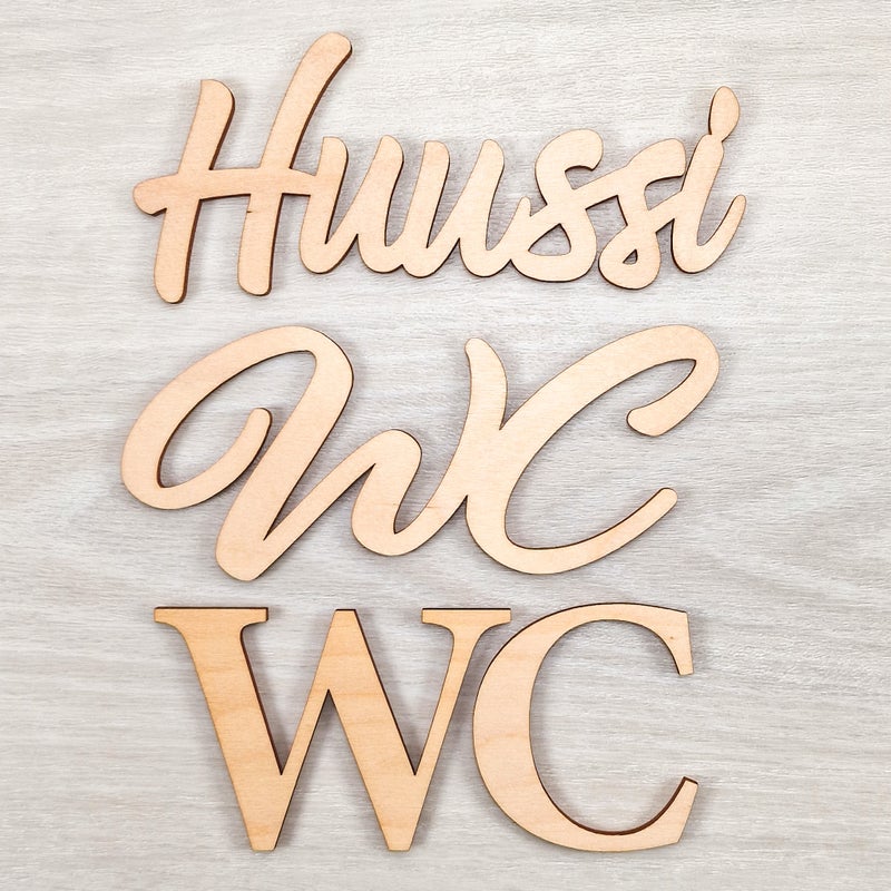 WC-kyltti koivun v&auml;risen&auml;.